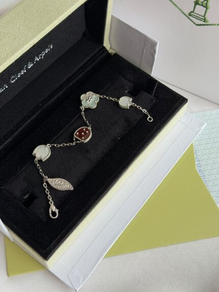 Van Cleef & Arpels Bracelets