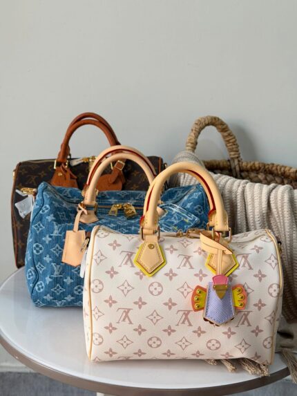 Louis Vuitton Speedy Bandoulière Bags