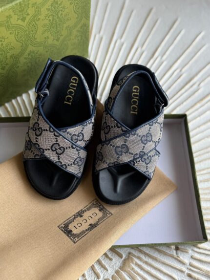 Gucci GG Supreme Criss-Cross Kid Sandal