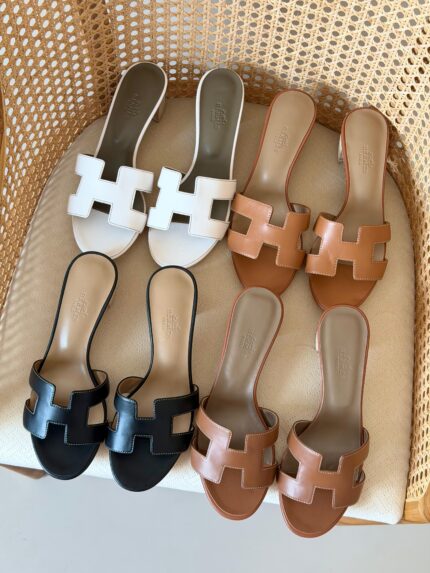 Hermès Oasis Leather Heeled Sandals