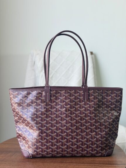 Goyard Saint Louis Tote Bags