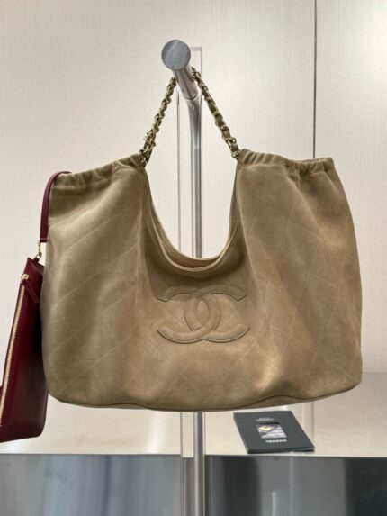 Chanel 22 Large Hobo Tote Bags