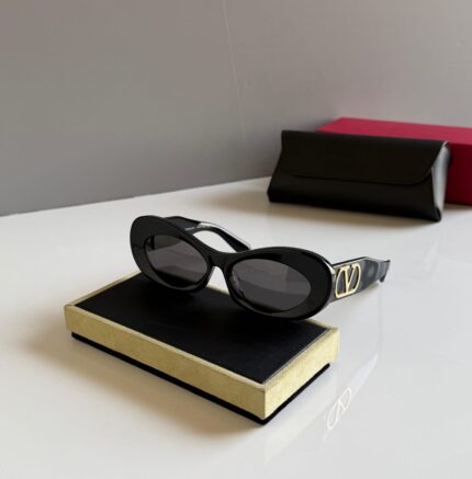 Valentino VLogo Oval Cat-Eye Sunglasses