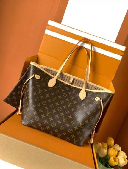 Louis Vuitton Neverfull MM Tote Bags