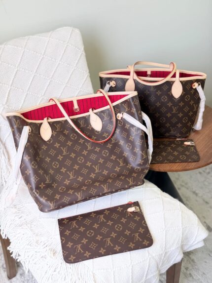 Louis Vuitton Neverfull MM Tote Bags