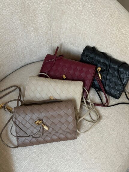 Bottega Veneta Intrecciato Woven Envelope Clutch Bags