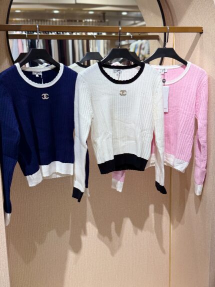 Chanel Cc Logo Ribbed Knit Sweater - Luxury Crew Neck Pullover