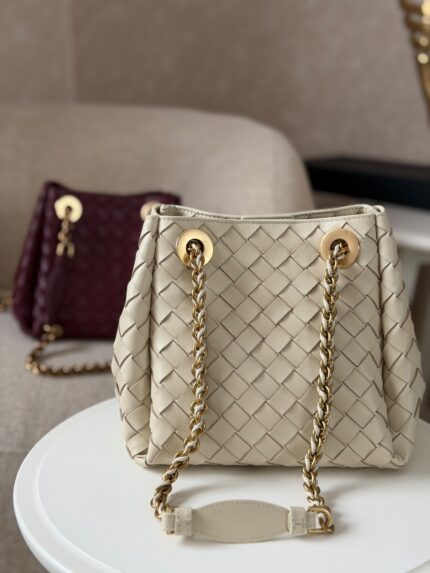 Bottega Veneta Chain Shoulder Bags