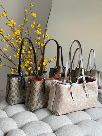 Gucci  Shoulder Bags