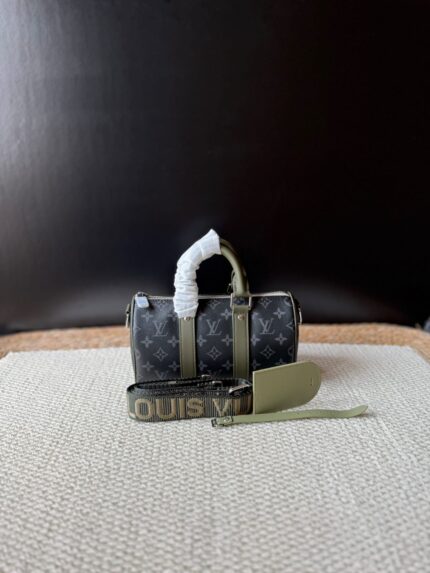 Louis Vuitton Keepall Bandouliere 25 Duffle Bag